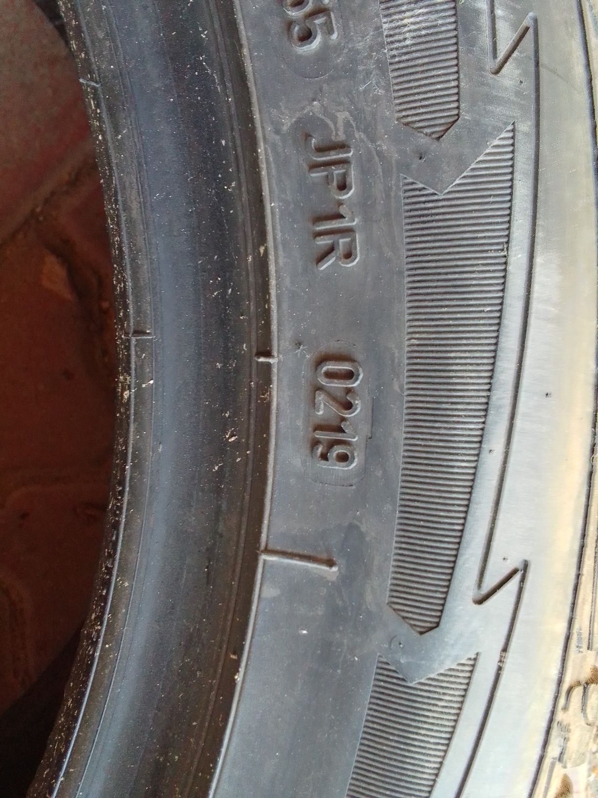 Opona zimowa 235/50r17 GOODYEAR