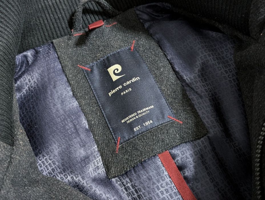 Elegancki wełniany płaszcz ze stójką Pierre Cardin, rozmiar 54