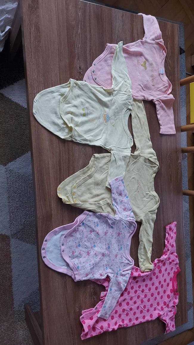 Paka ubrań dla dziewczynki od 0 do 6 miesięcy
