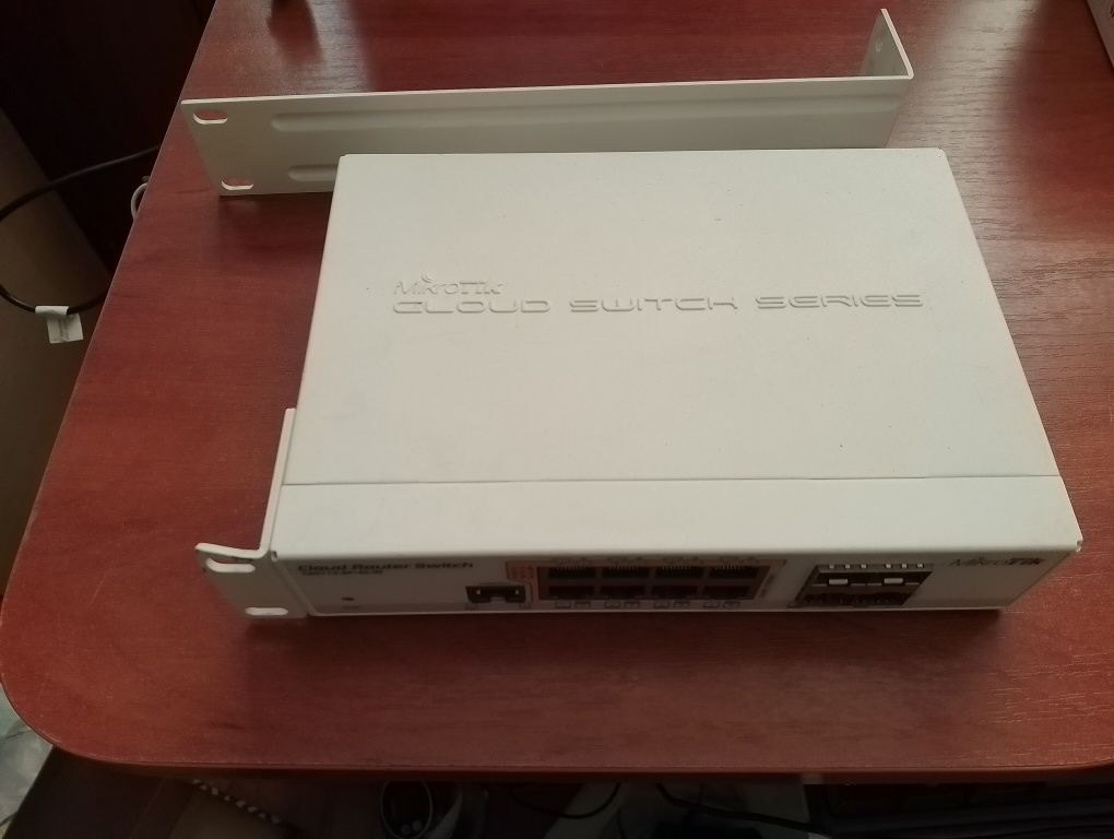 Комутатор мережевий Mikrotik CRS112-8P-4S-IN