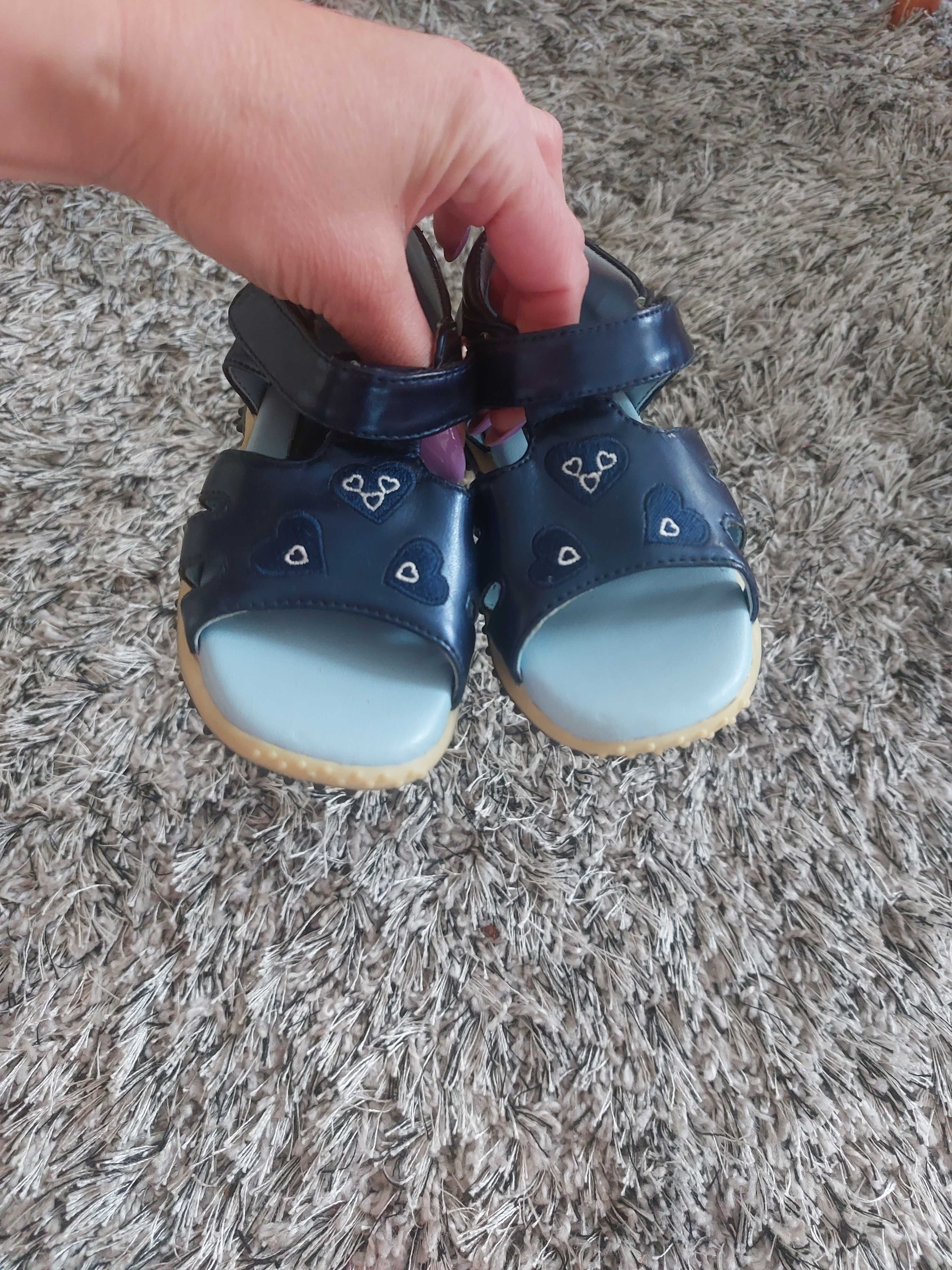 Sandalki nowe bez metki rozmiar 24, wkladka15 cm