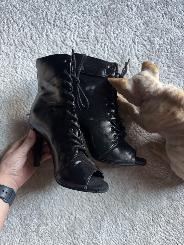 Czarne botki do High Heels