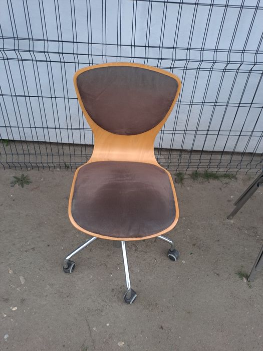 Krzesło obrotowe drewniane z materiałem