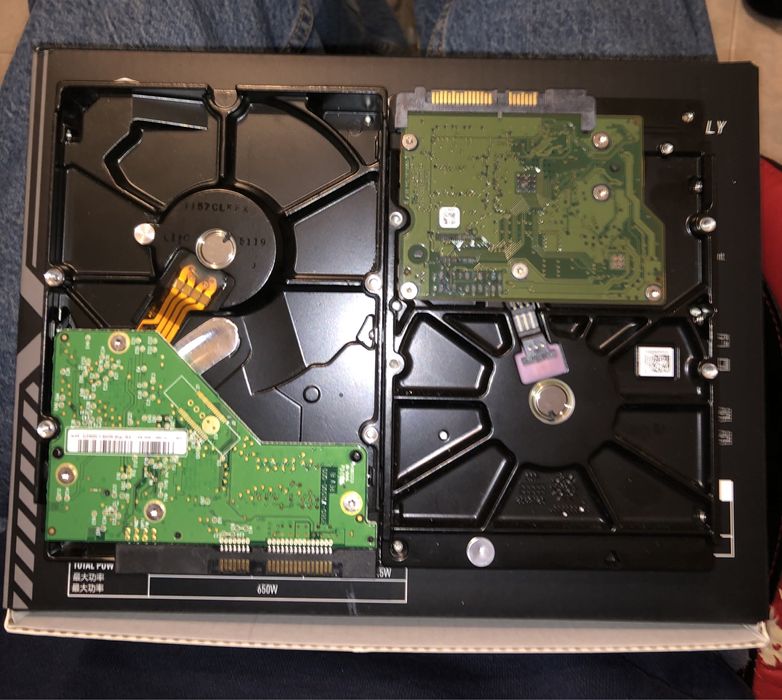 2x HDD, 1x Western Digital 320GB e 1x Barracuda 250GB