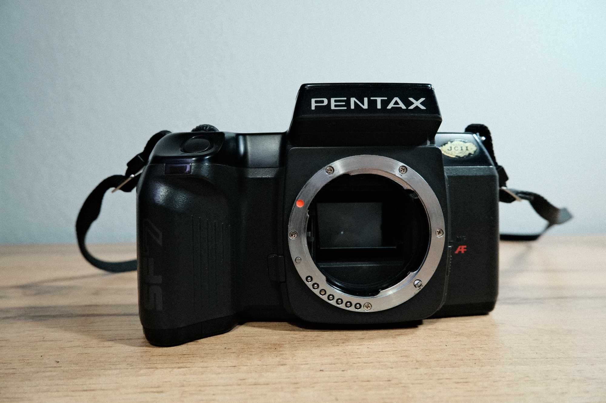 Pentax SF7 z obiektywami Pentax-F Zoom 28-80mm i SMC Pentax-F 35-80mm