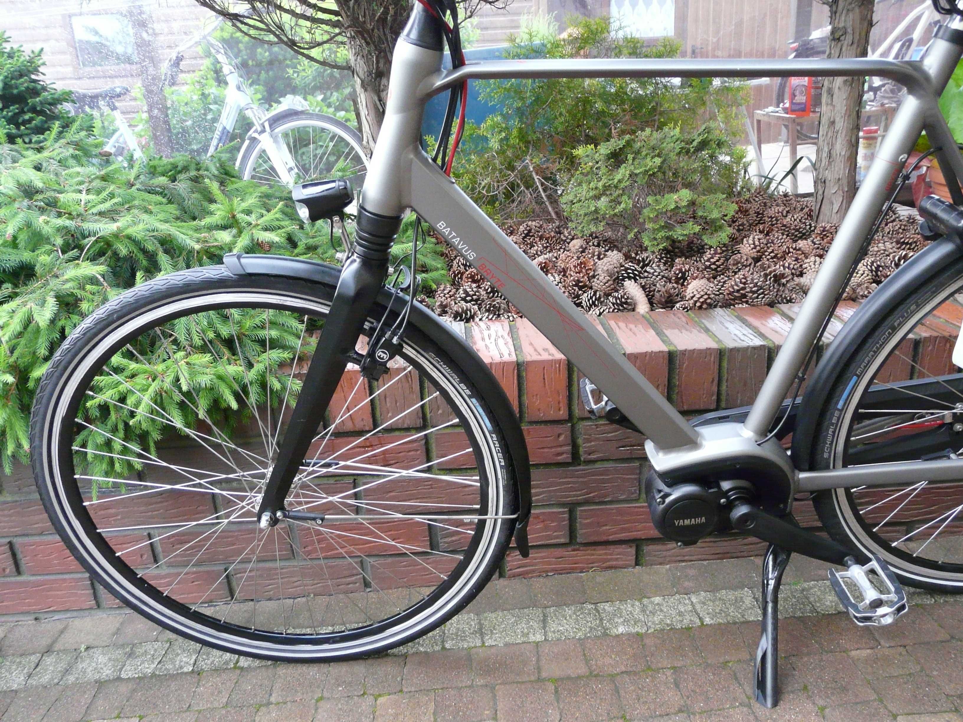 Rower elektryczny  BATAVUS Yamaha 28"/65 centralny,Magura -Niderland