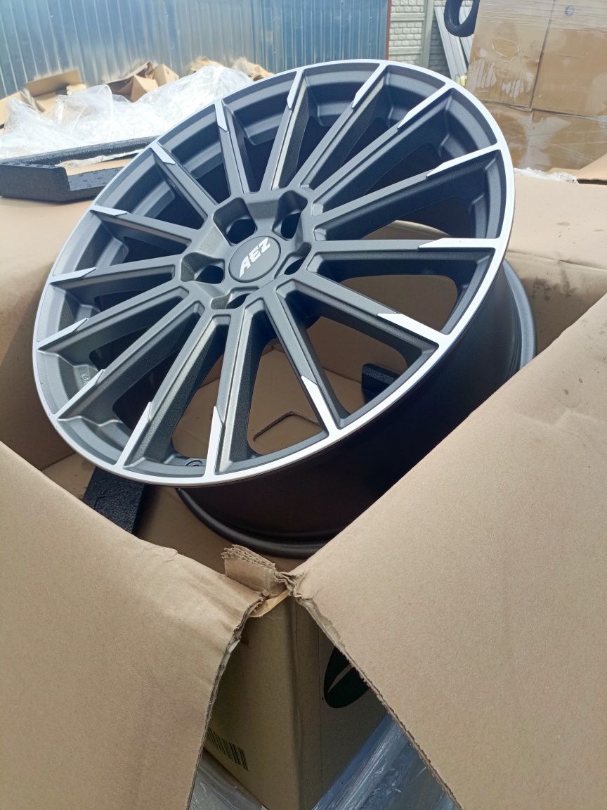 Nowe felgi aluminiowe Aez 5x114,3 et38 8,5jx19 Toyota honda