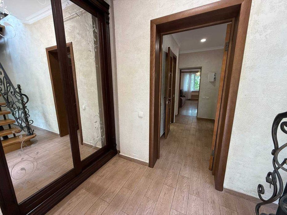 Оренда 4к будинку з гаражем на Карачунах