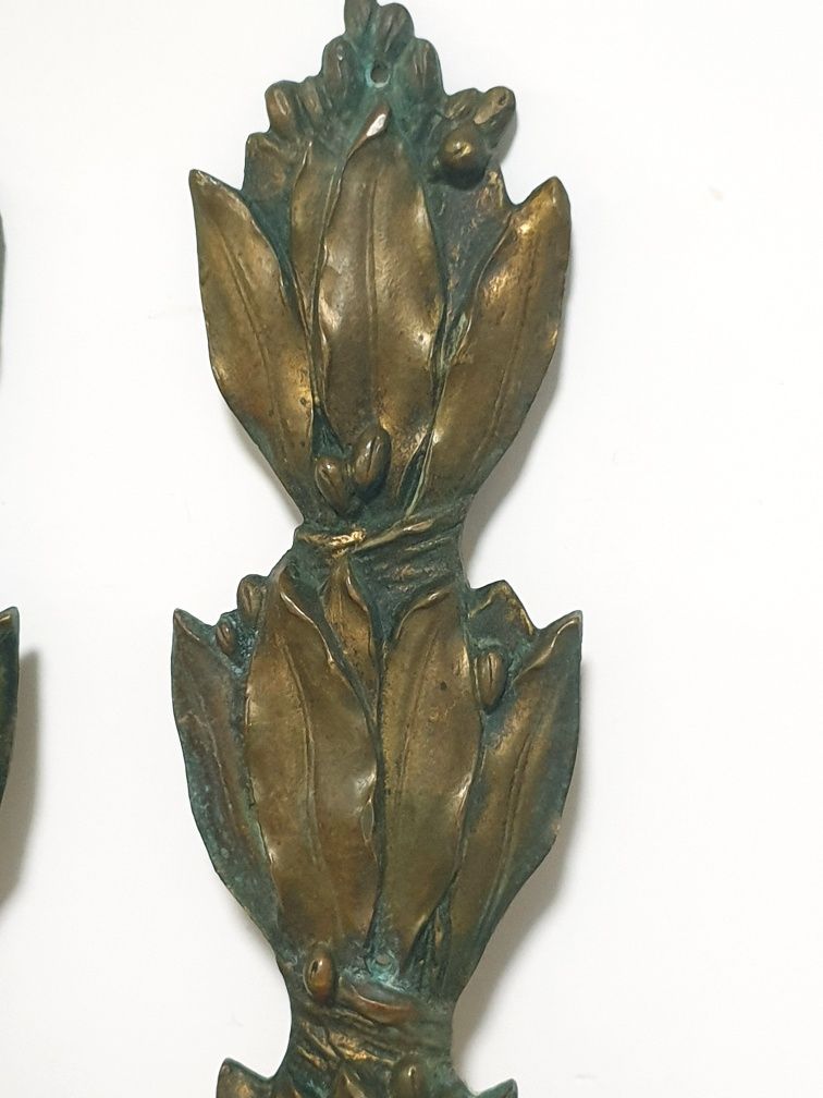 Par de antigos apliques / ornamentos de mobília do Sec XIX em bronze
