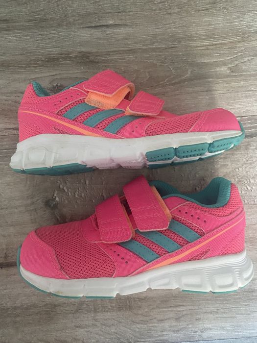 Adidasy o rozmiarze 25