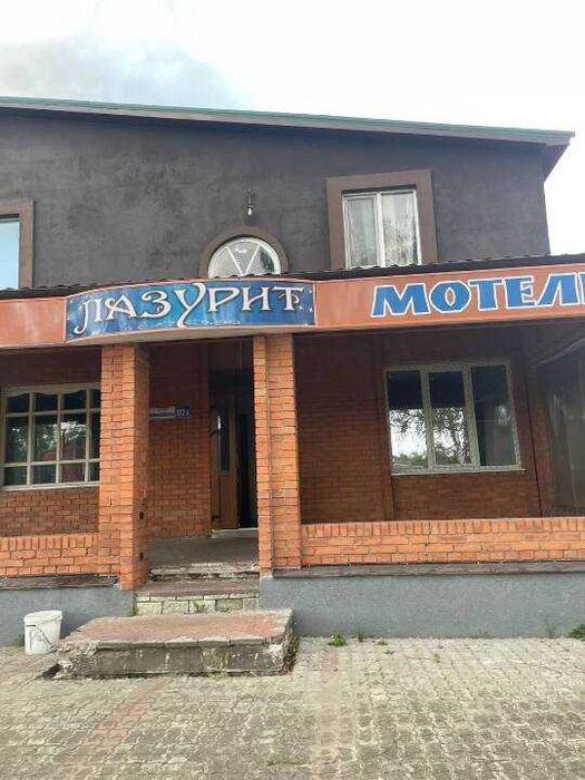 Сервісно-торгівельний комплекс з квартирою власника