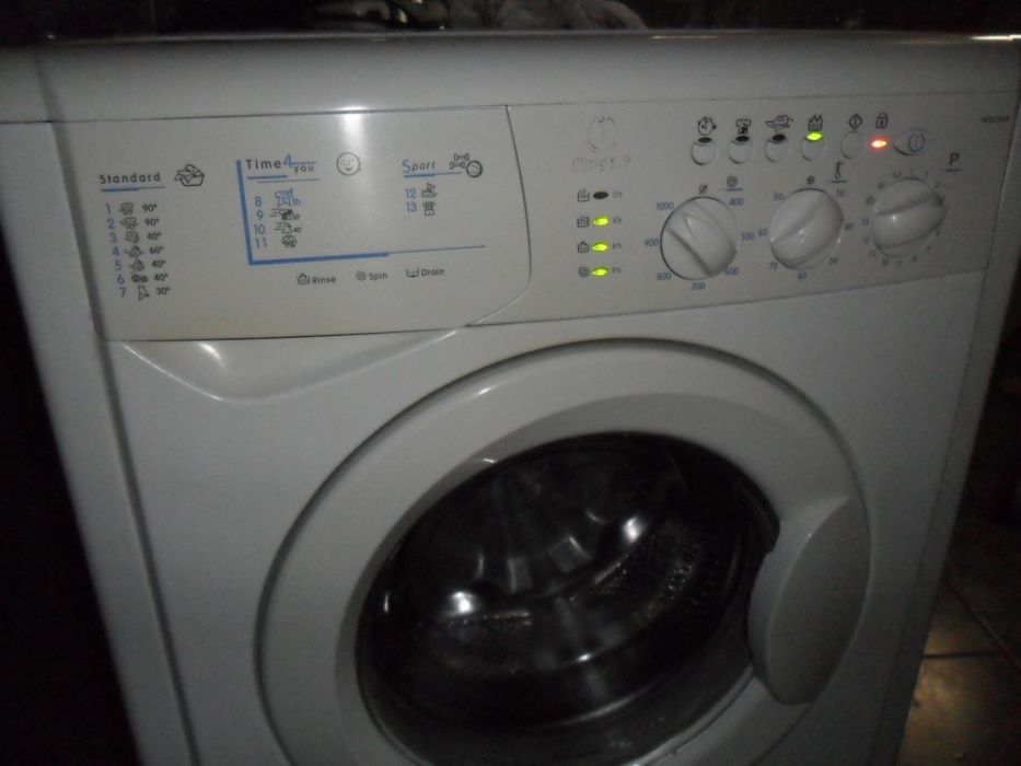 продаю  стиральные машинки indesit wisl 105x