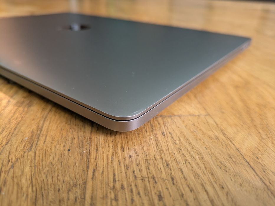 MacBook Pro 2018, 15", i9, 16/512 ГБ, гарний стан.