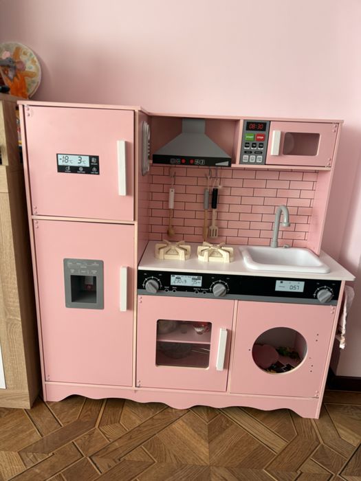 Продам дитячу деревʼяну інтерактивну кухню