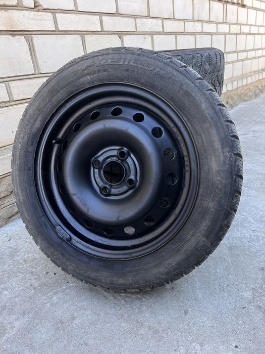Продам комплект резини