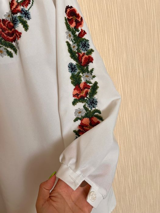 Вишиванка жіночка 52-54р ручна робота габардин бісер вышиванка сорочка