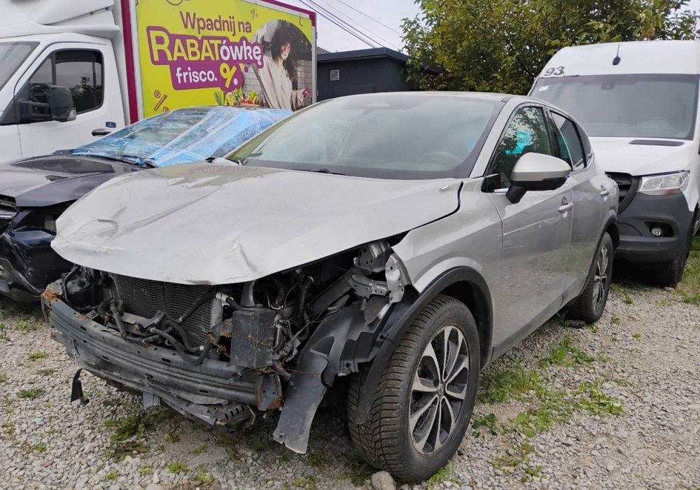 Nissan Qashqai 2022r, 1.3 Benzyna. AUTOMAT. Uszkodzony przód. Poobijany.