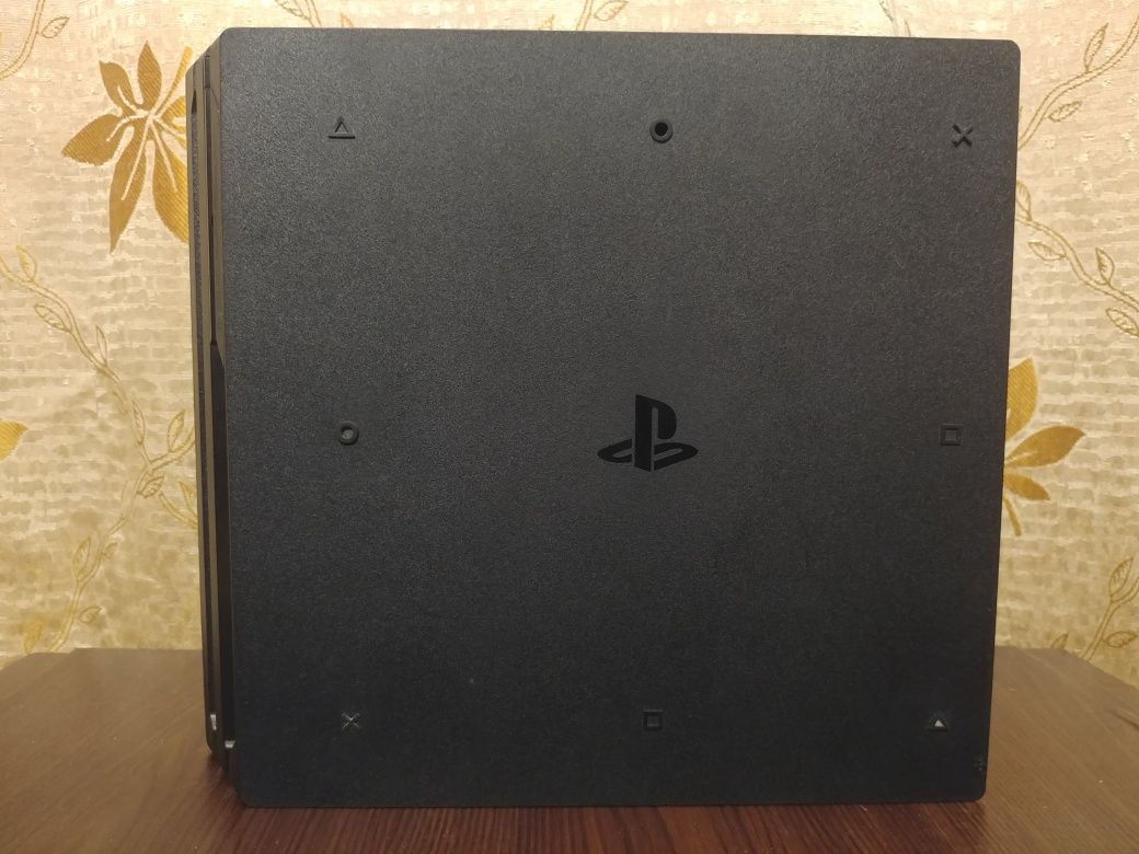 Ps4 PRO 1Tb 4K Последняя модель cuh7208 + FIFA 19 и UFC 2