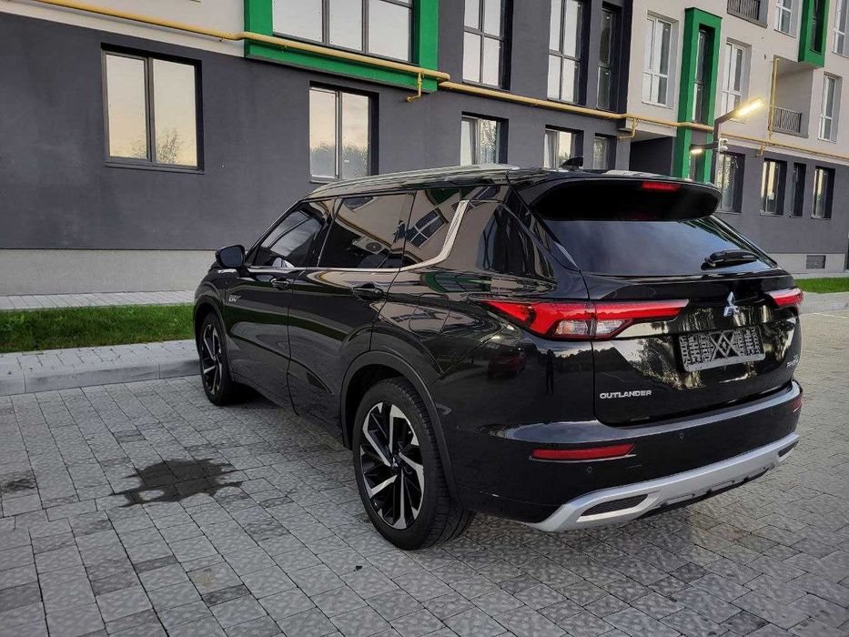 Mitsubishi Outlander PHEV 2023