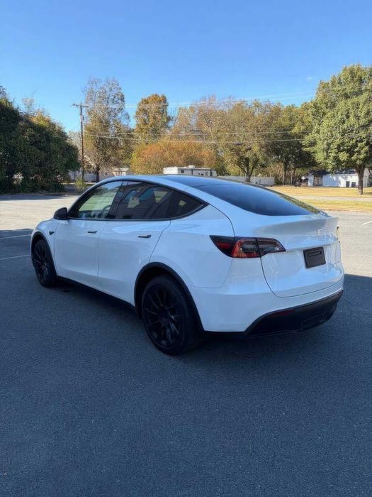 Tesla Model Y Long Range      2020