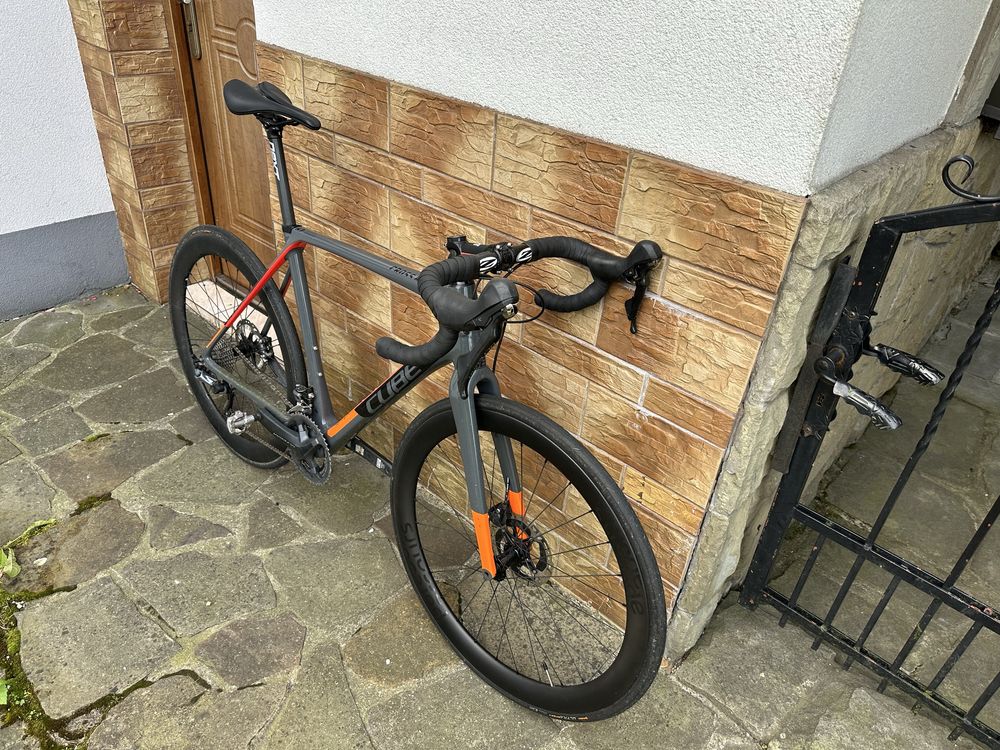 Rower Cube Cross Race full carbon, ultegra, parcours strade