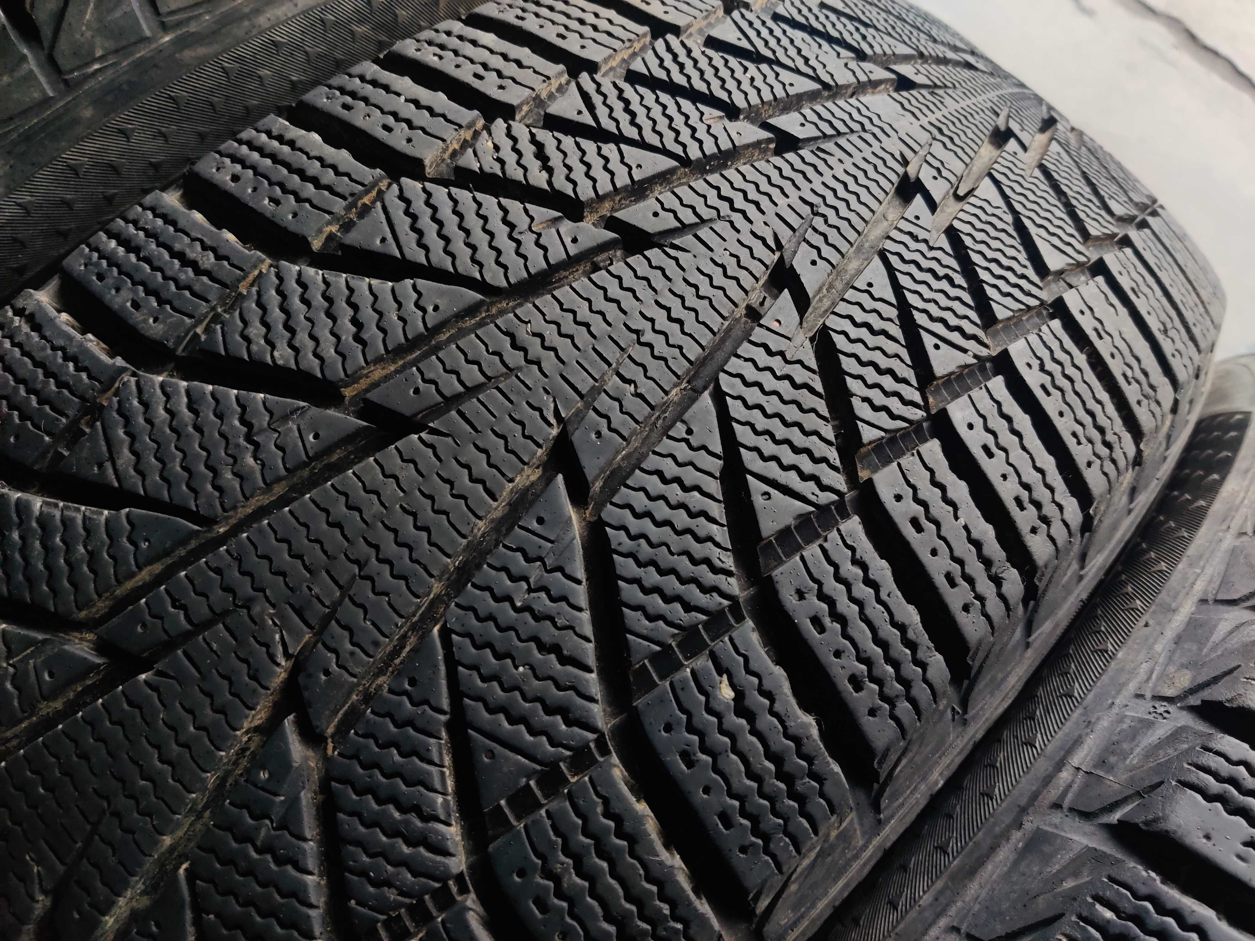 4шт r17 215 55 Hankook Winter ICept IZ2 зимові шини липучки