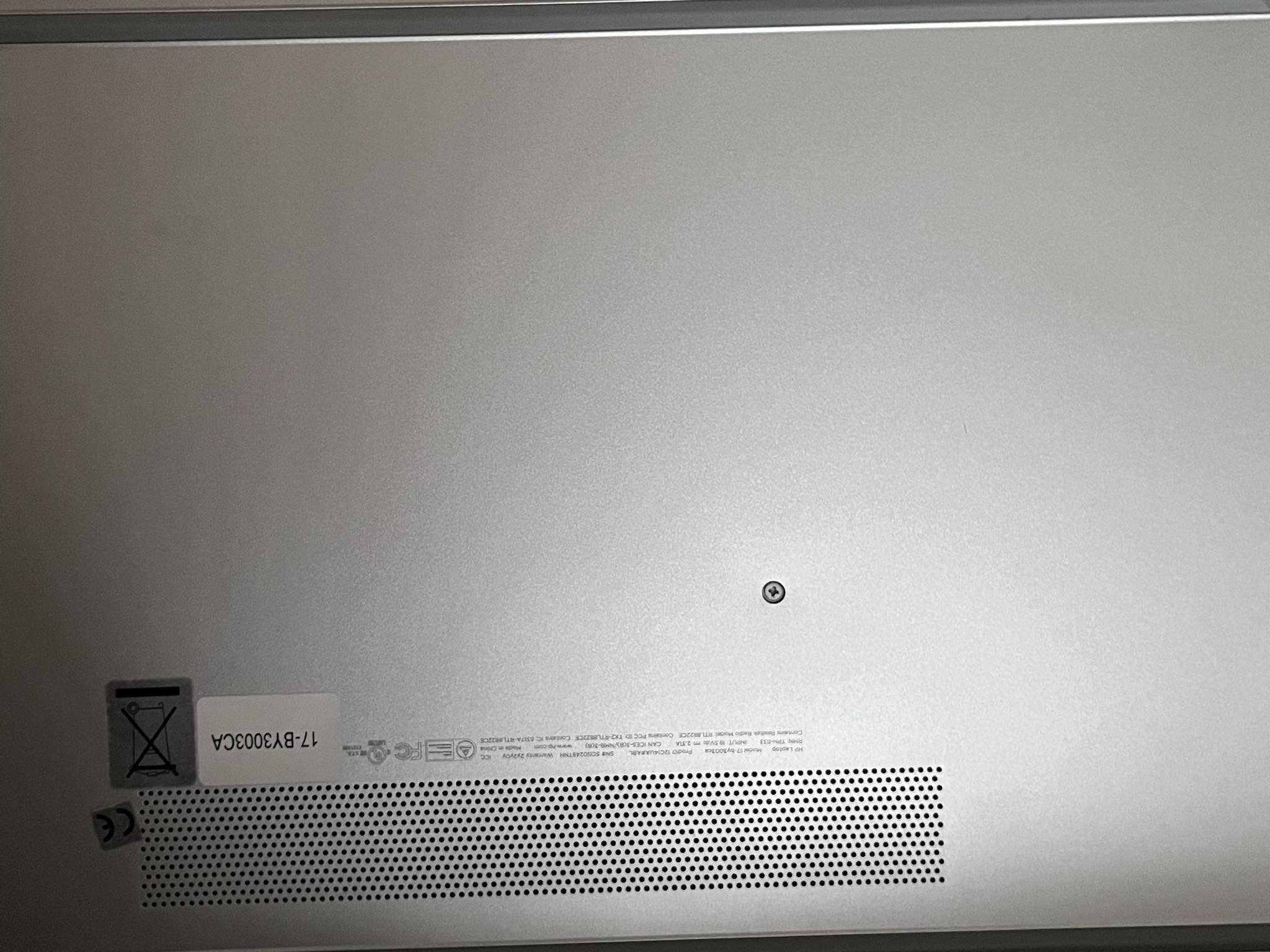 Laptop Hp 17-BY3003CA używany windows 11 home