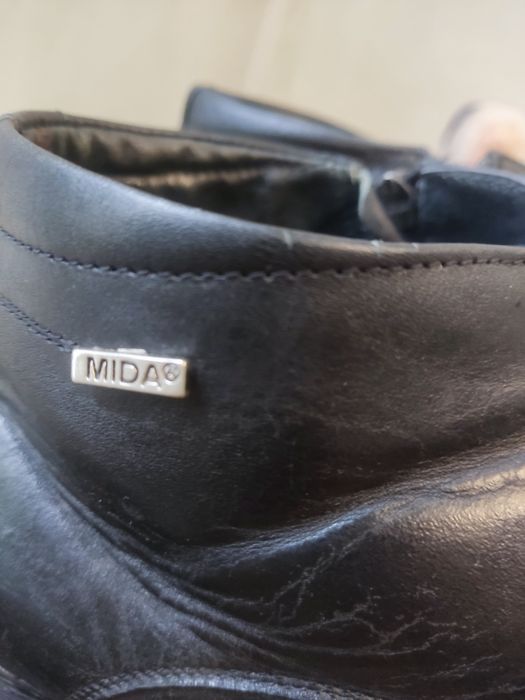 Продам кожаные ботинки Mida, размер 45.