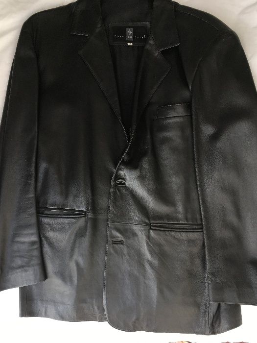 Casaco de cabedal preto