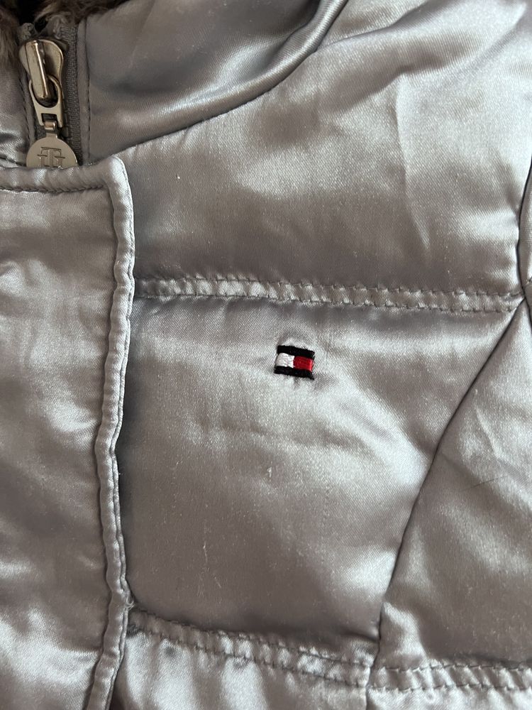 Tommy Hilfiger kurtka kurteczka srebrna ocieplana kaptur futerko 18 mi
