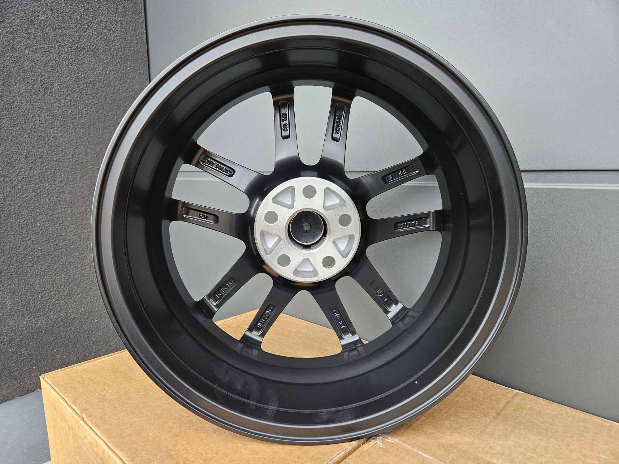 Toyota 18 " Nowe 5x114,3 RAV4 C-HR Corolla Cross CHR Czarne Felgi