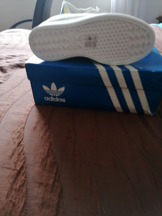 Sapatilha Adidass Brancas