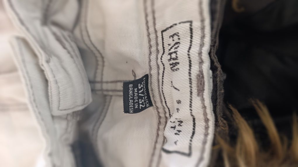 Białe spodnie skinny jeans