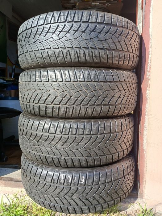 Резина Goodyear 235 55 19 2019г цена за штуку