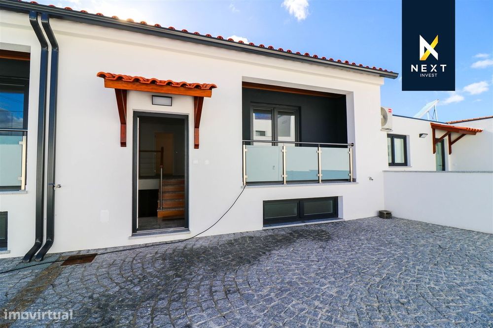 Moradia T3 totalmente reconstruída e remodelada, a menos de 10 minutos