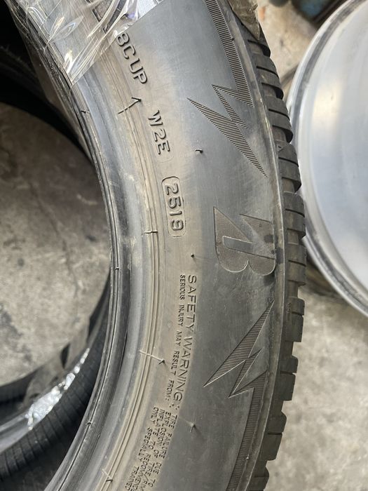 Шины 225/55 R17 Bridgestone б/у пара зима 6,5мм U6