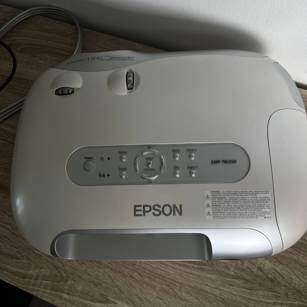 проектор EPSON emp-tw200 в хорошому стані