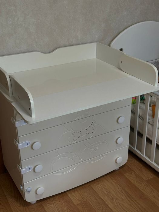 Кроватка дитяча з комодом