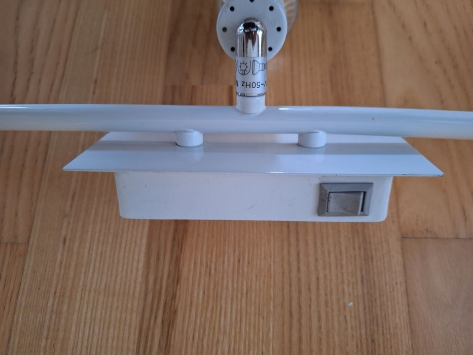 monia lampa ścienna regulowana z wyłącznikiem nad lustro  biała