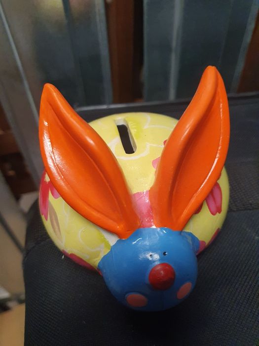 Urocza porcelanowe skarbonka pszczółka