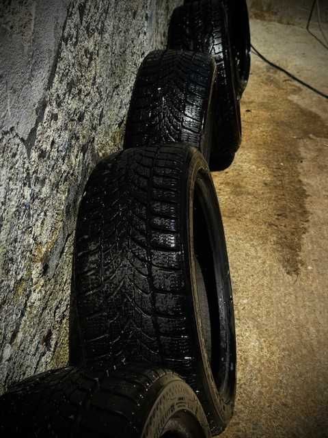 Pneus Dunlop 205/45 R17 runflat com apenas 2000 km