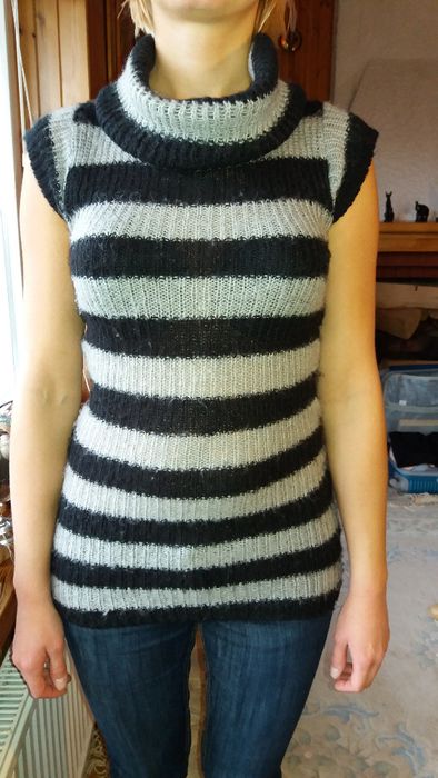 Sweter w paski