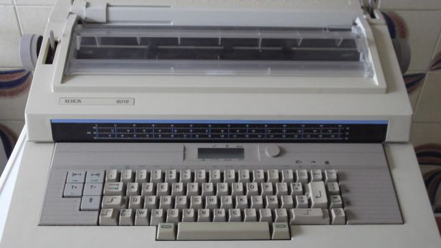 Máquina de Escrever Rank Xerox 6018