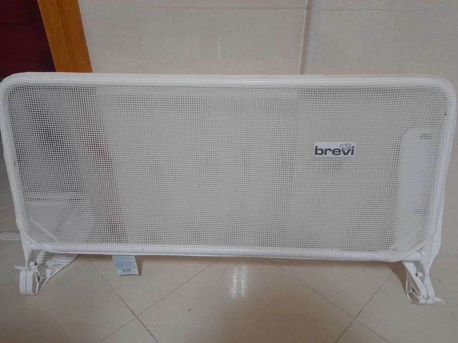 Barreira cama de 90cm da marca Brevi. Em ótimo estado.