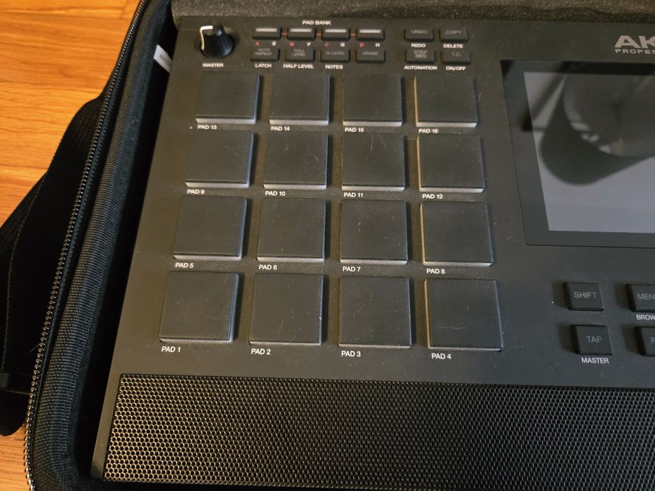 Sampler AKAI MPC Live II (2) como novo