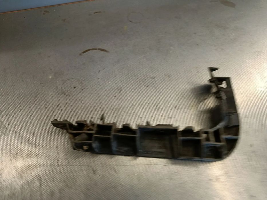 Ślizg zderzaka Audi A3 8V Prawy Przód Przedni Mocowanie Wspornik 8V3807184A