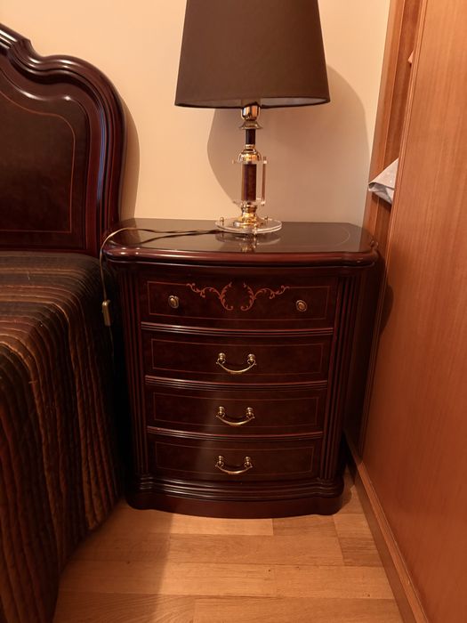 Mobilia de quarto completa em castanho