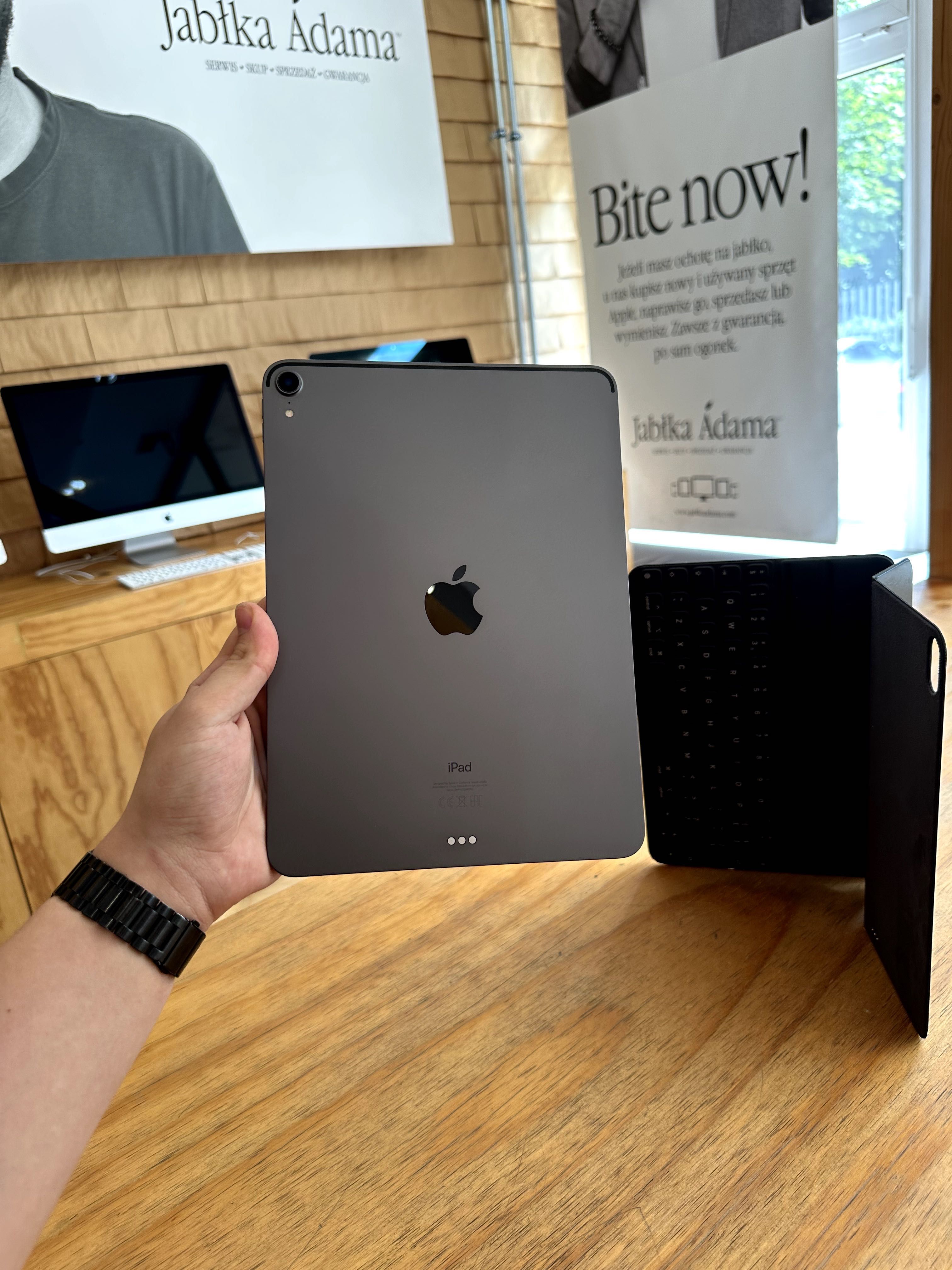 iPad Pro 11" 1 gen 256 GB WiFi + Apple Smart Keyboard • Gwarancja