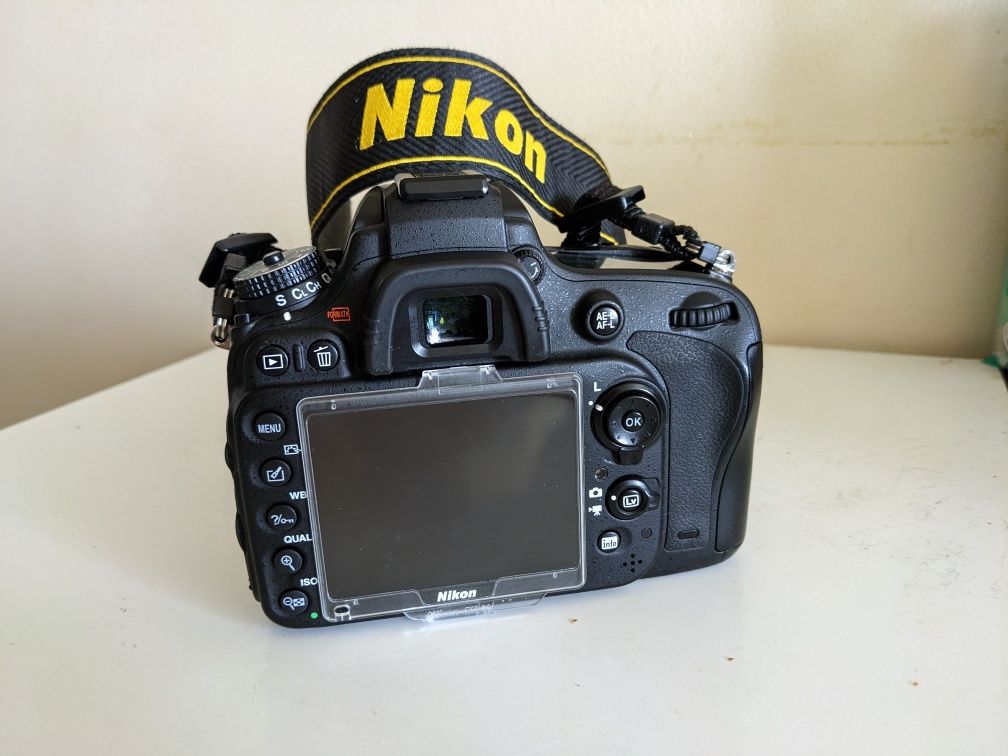 Nikon D600 з пробігом у 28 тис.