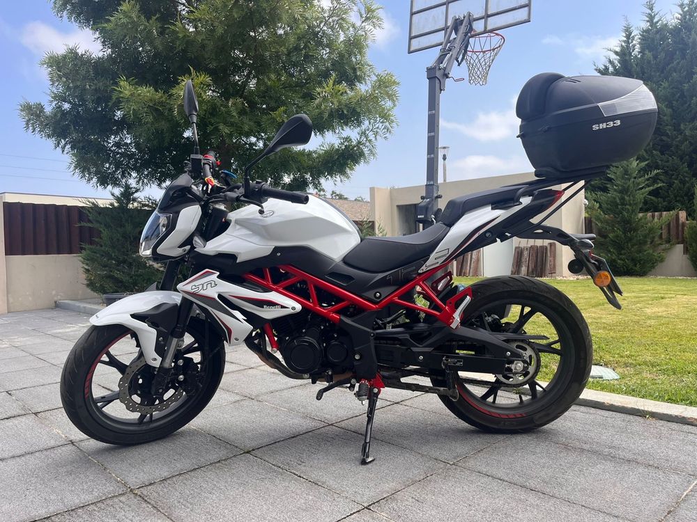 Benelli BN125 com extras